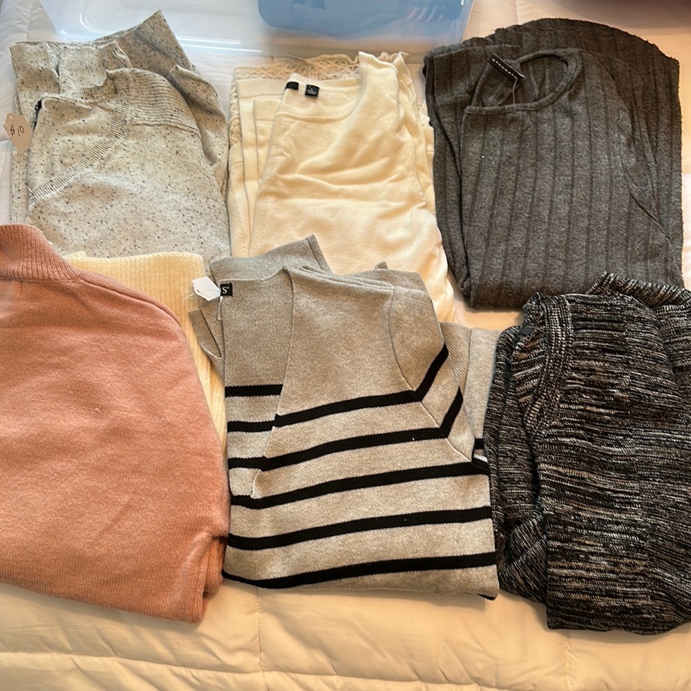 6 women’s sweaters, M\L